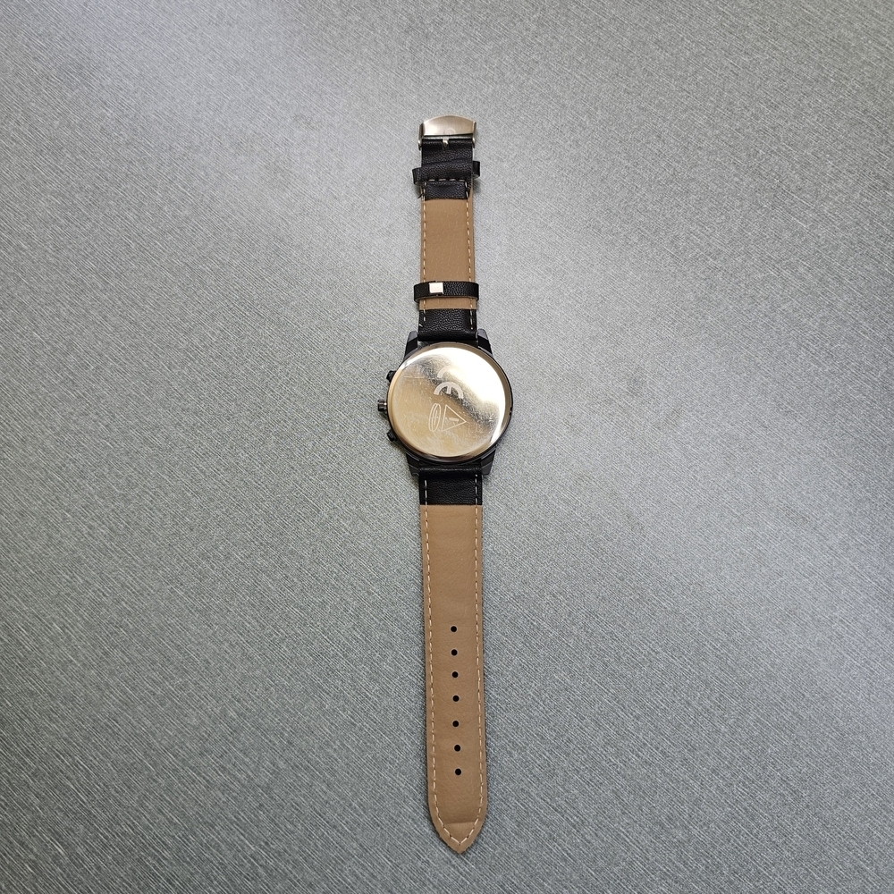 Man's Elegant Black Watch, Sunglasses, and Wallet Set - Picture 6 of 12